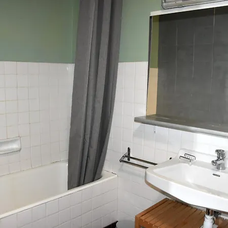 Spacieux 3 Pieces En Rez-de-chaussee, Idealement Situe, Proche Esf Et Telepherique - Fr-1-464-154 Apartment *